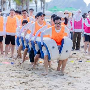 Chaussures gonflables haut de gamme pour team building en PVC toutes saisons Thuy Linh Vietnam, livraison en gros en 5-10 jours, installation facile, transport sécurisé et portable - Product Image 1
