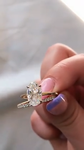 Bague de fiançailles de luxe ovale pour femme, diamant de laboratoire certifié IGI, en or massif 14 carats, avec bande torsadée croisée, pour mariage - Product Image 5