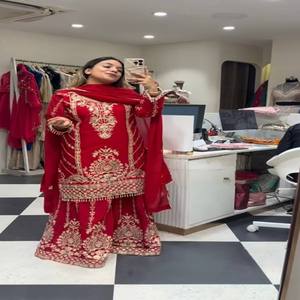 Conjunto Kurti Plazo de Seda Chinnon Pura VASTRA COTTAGE con Mangas Completamente Bordadas y Dupatta de Seda Chinnon Bordada Completamente Cosida - Product Image 4