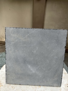 Piedras de Pavimento de Caliza Negra de Vietnam de Primera Calidad con Bordes Pulidos a Mano para Patios, Jardines y Paisajismo Exterior - Product Image 1