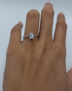 Anillo de Oro de 18K con Diamante Cultivado en Laboratorio de Corte Esmeralda de 1.04 CT para Mujer |   Anillo de Compromiso y Boda de Lujo |   Elegante Joyería Nupcial - Product Image 3