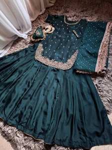 Ensemble de costume ethnique pour femme en soie chinon lourde avec broderies, sequins et travail de perles, comprenant un pantalon palazzo entièrement cousu et une dupatta en dentelle fantaisie - Product Image 5