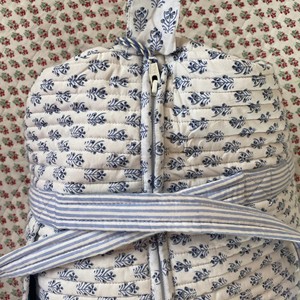 Quilted Cotton Travel Duffle <b>Bag</b> Blue Floral Print <b>Large</b> Capacity Weekender <b>Bag</b> Zipper Closure - Product Image 3