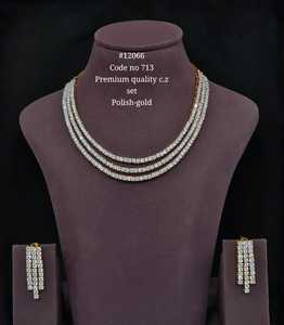 Juego de Collar y Aretes de Circonia Cúbica de Calidad Premium 12066, 3 Filas, Chapado en Oro Pulido, Joyería de Moda para Mujer, Estilo Fiesta - Product Image 1