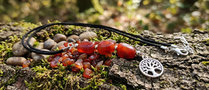 Collar de Piedras Preciosas Naturales de Cornalina Roja en Forma de Cubo con Colgante Árbol de la Vida – Gargantilla de Cristal con Cordón Negro Ajustable y Propiedades Curativas - Product Image 3