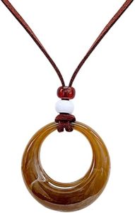 Collier pendentif cercle vintage, cordon en cuir marron, design anneau en résine ambrée - Product Image 3