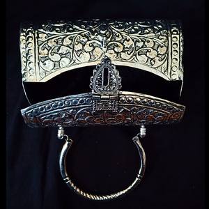 Bolso de mano de metal grabado a mano de diseño artesanal God Grace, con logotipo personalizado, de lujo, para fiesta de bodas, para mujer, a la moda - Product Image 2