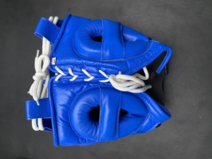 Conjunto de Boxeo Azul Personalizable de Alta Calidad, Cuero Vacuno Genuino, Guantes de Artes Marciales con Dedos Completos y Correa de Muñeca Ajustable - Product Image 4