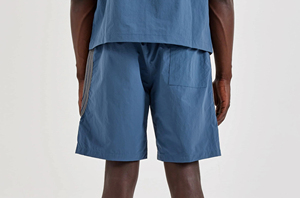 Shorts pour hommes style urbain, écologiques, anti-plis, imperméables, en nylon et polyester satiné, avec bandes réfléchissantes 3M, taille mi-haute élastique - Product Image 3
