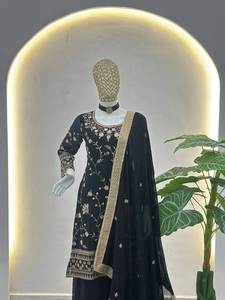 Shree Indian Exports presenta el conjunto de traje Anarkali Salwar con el diseño tradicional de bordado en la parte delantera, en el hermoso color azul oscuro. - Product Image 6