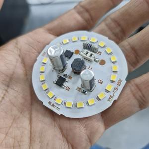 Ampoule LED G8 HOME SKD en gros 12W/18W/7W/5W CRI83 en aluminium 6500K/3200K Culot B22/E27 Fabriquée au Vietnam - Product Image 3