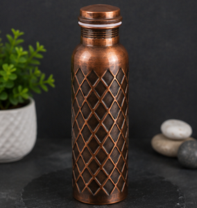 La gourde de santé en cuivre Oasis Rhombus, motif fileté sculpté traditionnel, design minimaliste, en cuivre pur - Product Image 5