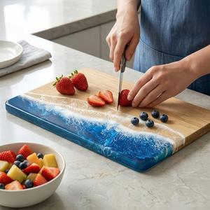 Planche à découper rustique en bois et résine, faite à la main, pour légumes, fruits, viande et préparation culinaire - Product Image 3