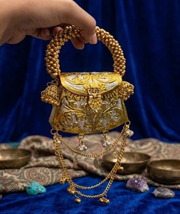 Mini Bolso de Mano Kundan de Latón, Chapado en Oro, Hecho a Mano, con Diamantes, Cierre de Hebilla, Marca F S INTERNATIONAL de Uttar Pradesh - Product Image 5