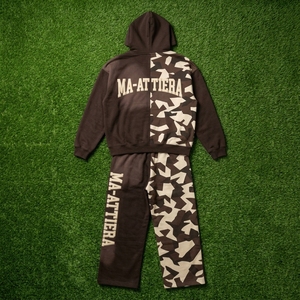 Ensemble survêtement homme marron camouflage, sweat à capuche et pantalon de jogging oversize, streetwear, personnalisable avec logo, tenue décontractée et sportive - Product Image 6