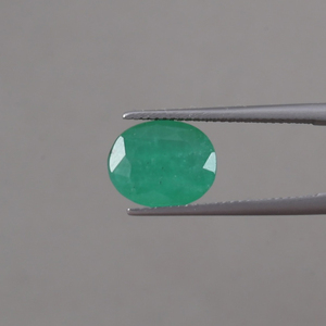 Émeraude Naturelle Certifiée par un Certificat Extérieur, Vente en Gros, Pierre Précieuse Verte Lumineuse de Qualité Supérieure, Coupe Ovale 5,09 Carats (11,5x8,5mm, 6,5mm) - Product Image 1