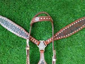 Nouveau bel ensemble de clous de cheval usinés Headstall plaque de poitrine en cuir véritable léger équipements saisonniers de débarrasser les chevaux - Product Image 2