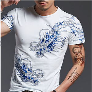 T-shirt blanc à manches courtes pour homme, col rond, imprimé dragon bleu, coupe ajustée, vêtement décontracté, respirant, tissu jersey 100% coton - Product Image 3