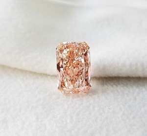 เพชรแฟนซีสีชมพูเข้ม 3 กะรัต ทรงเรเดียนท์คัท ผลิตในห้องปฏิบัติการ ด้วยวิธี HPHT CVD สำหรับทำเครื่องประดับ เช่น แหวน ต่างหู - Product Image 2