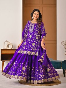 Elegante Salwar Kameez de Seda Blanca con Bordado Rosa, Corte Holgado, Largo hasta el Tobillo, Traje Tradicional Indio-Pakistaní para Bodas, para Mujer - Product Image 2