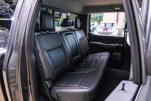 Prêt à être expédié – Ford F-350 Super Duty Lariat 2025, toutes options, titre propre, occasion - Product Image 4