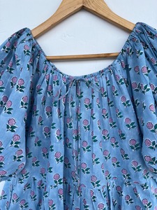 Robe longue décontractée en coton bleu ciel à imprimé floral pour femme, avec manches bouffantes et volants, vente en gros - Product Image 2