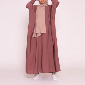 Abaya clásica para mujer con diseño minimalista y tela transpirable para comodidad diaria. Elegante abaya para mujer. - Product Image 3