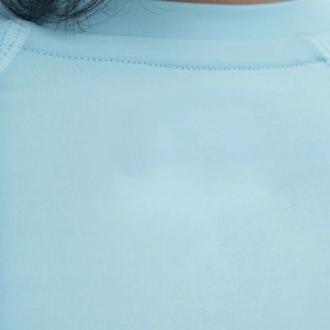 T-shirts de compression pour hommes en tissu extensible respirant, conçus pour une mobilité flexible et un usage quotidien. - Product Image 3