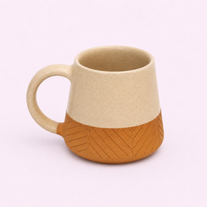 Mug à café en céramique artisanale, minimaliste, motif chevron sur le dessous, anti-fuite, résistant à la chaleur, passe au micro-ondes, durable - Product Image 1