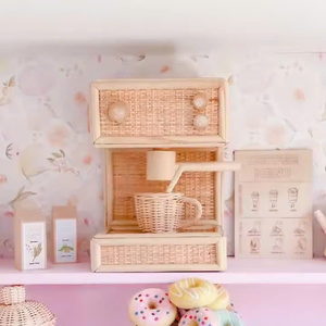 Machine à café jouet pour enfants en rotin naturel, jouet de cuisine, jouet de marché. - Product Image 2