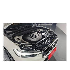 Volvo XC60 B5 Ultimate 2023 con Cámara Trasera, Asientos de Cuero, Caja de Cambios Automática, Brillante, 35,497 km - Product Image 6