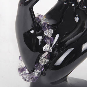 Support de présentation de bijoux portable en plastique en forme de main pour bracelet et collier, vente en gros - Product Image 5