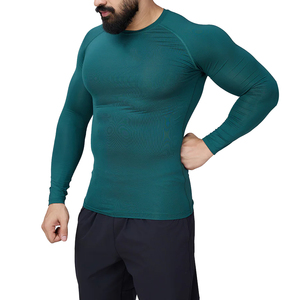 Camiseta de compresión Elite personalizada para hombre, de poliéster OEM, de secado rápido y tela transpirable, para surf, natación y entrenamiento en el gimnasio. - Product Image 6