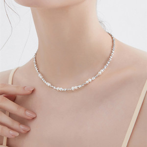 Collier de perles d'eau douce haut de gamme pour femmes, luxe léger et de niche, avec une touche argentée délavée et quelques fils d'argent cassé - Product Image 2