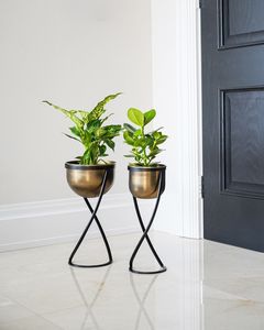Maceta de metal duradera para flores, para jardín interior y exterior, balcón, patio, decoración del hogar y estilo de muebles de exterior. - Product Image 1