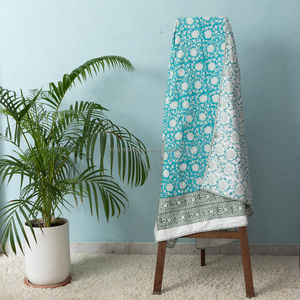 Couvre-lit d'été léger en coton imprimé motif Lotus Turquoise Jaal, réversible, 60x90 pouces, avec motifs floraux traditionnels - Product Image 3