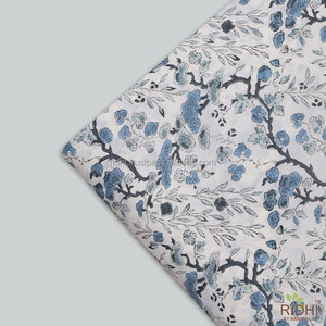 Tissu en coton pur à 100 % imprimé à la main indien Ridhi 2026 Spruce Carolina et bleu poudré floral, vendu au mètre, idéal pour les quilts - Product Image 4