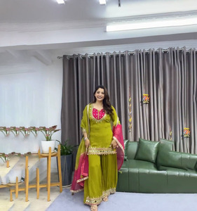 Salwar Kameez Indio de Alta Calidad para Mujer, Diseño Étnico Moderno con Bordado de Lentejuelas, Lavable, para Bodas - Product Image 1