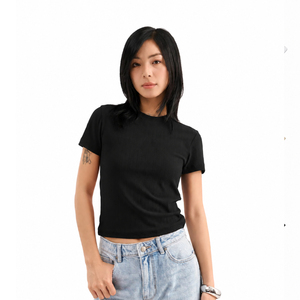 เสื้อยืดผู้หญิงทรงเข้ารูป แขนสั้น คอกลม เนื้อผ้านุ่ม ยืดหยุ่นได้ สวมใส่สบาย - Product Image 4