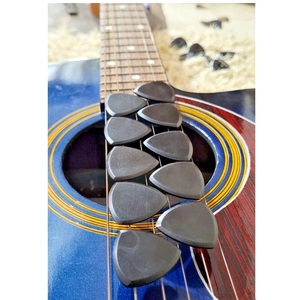 Plectres en corne de buffle naturelle, conçus pour une utilisation longue durée sur guitare, plectres en corne de bœuf de formes personnalisées et finition naturelle - Product Image 4