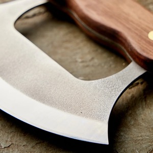 Cuchillo Ullu Hecho a Mano, de Acero al Carbono, con Mango de Madera y Funda de Cuero, Ambidiestro, Ecológico, Extra Afilado, Apto para Lavavajillas - Product Image 2