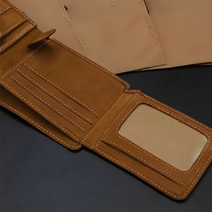 Portefeuille Bifold Homme Marron Clair avec Coutures Blanches, Multi-emplacements, Pochette à Billets Pliable, Rabat Transparent pour Carte d'Identité, Idéal Voyage, Vente en Gros, Portefeuille Sûr - Product Image 3