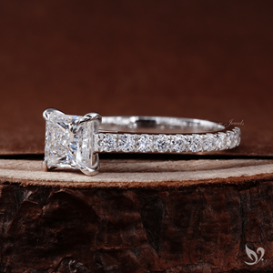 Anillo de Compromiso con Diamante de Laboratorio Princess de Corte Afilado, 1ct, Banda Pavé Catedral, Certificado IGI, Oro Blanco de 10K, Anillo Nupcial - Product Image 3