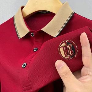 เสื้อเชิ้ตผู้ชายดีไซน์ใหม่ระดับไฮเอนด์ สไตล์ลำลอง สำหรับกอล์ฟและกีฬาอื่นๆ ผ้าแคนวาส ระบายอากาศได้ดี โลโก้ด้านหน้า คอเสื้อสีสันสดใส แขนสั้น สามารถสั่งทำได้ - Product Image 1