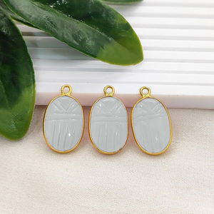 Colgante Tallado de Escarabajo con Piedra Lunar Arcoíris, Chapado en Oro Hecho a Mano, Colgante Tallado de Mariquita con Piedra Lunar, Proveedores de Joyería - Product Image 5