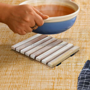 Bloc à découper durable en bois de teck unique élégant fait à la main en forme carrée jetable pour l'alimentation et la viande - Product Image 1