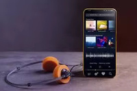 Desarrollo de Aplicaciones Móviles Personalizadas para Música con Versión Web Compatible con Android, iOS, Linux y MAC