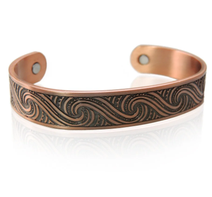 Bracelet en cuivre massif gravé à l'eau motif vague minimaliste, bijou en métal tendance au design exquis - Product Image 1