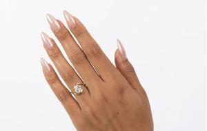 Bague de fiançailles unique en or massif 14K/18K avec émeraude de 1,5 carat et diamant de laboratoire, motif vague élégante, bijoux de mariage - Product Image 4