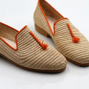 Chaussures artisanales en raphia marocain naturel et orange - Product Image 1